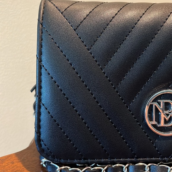 Badgley Mischka Vegan Quilted Small Crossbody bag Silvertone braided chain - Picture 4 of 13